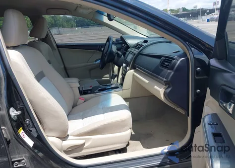 2014 Toyota Camry Hybrid Xle z USA, uszkodzony, nr VIN 4T1BD1FK7EU100054